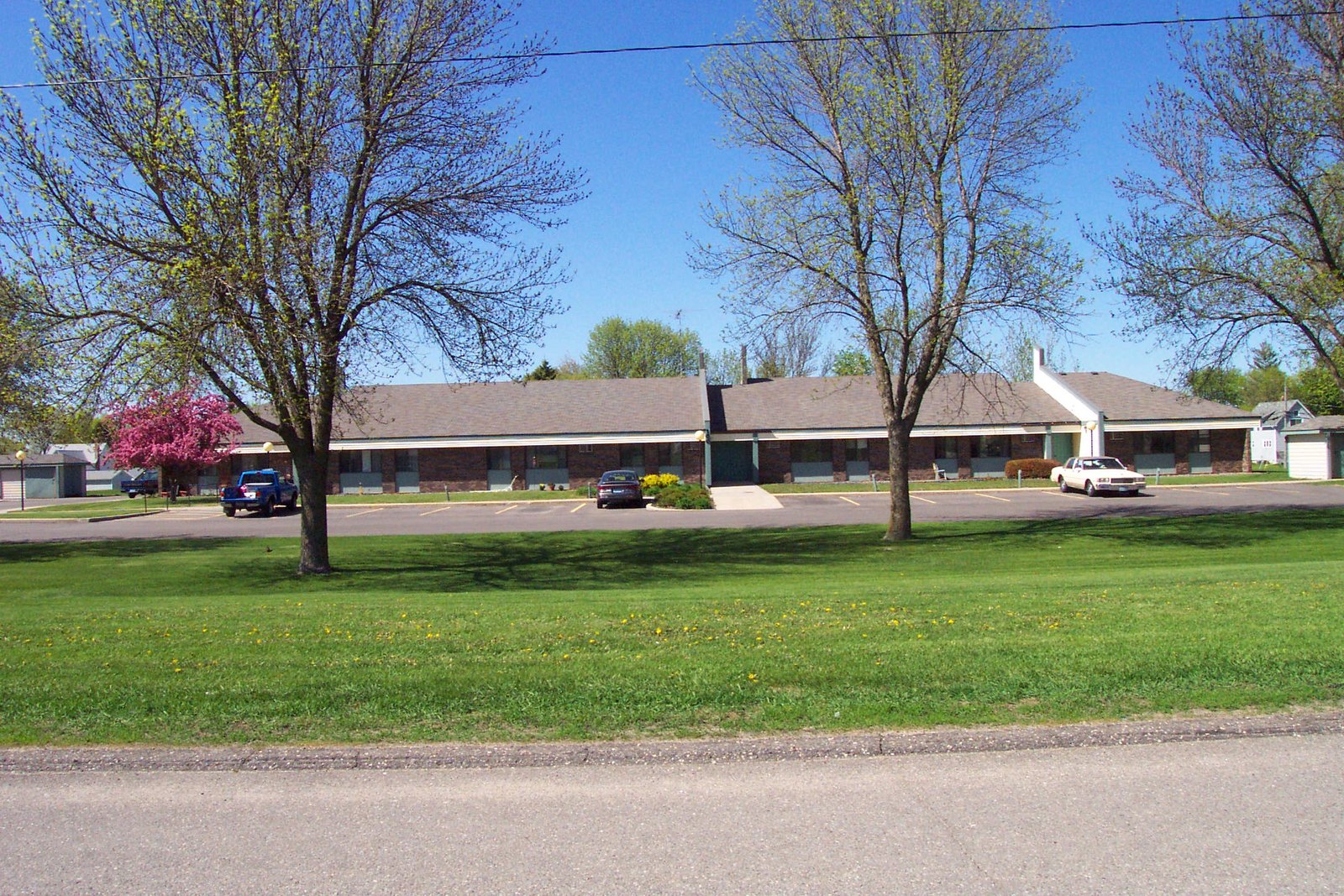 Kingsbury Court Apartments, 410 5th St, Kenyon
