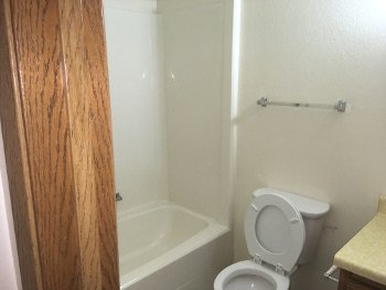 Bathroom, Kingsbury Court Apartments