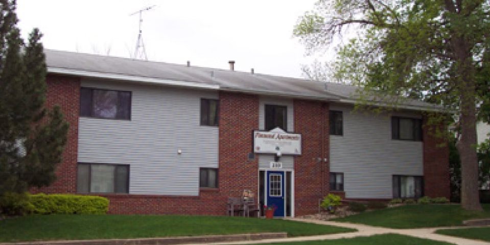 Life Style Professional Property Management, Kingsbury Court Apartments 410 5th Street Kenyon Roseview Apartments 401 Gunderson Blvd Linder Willson Villa Apartments 420 Bullis Street: photo 2