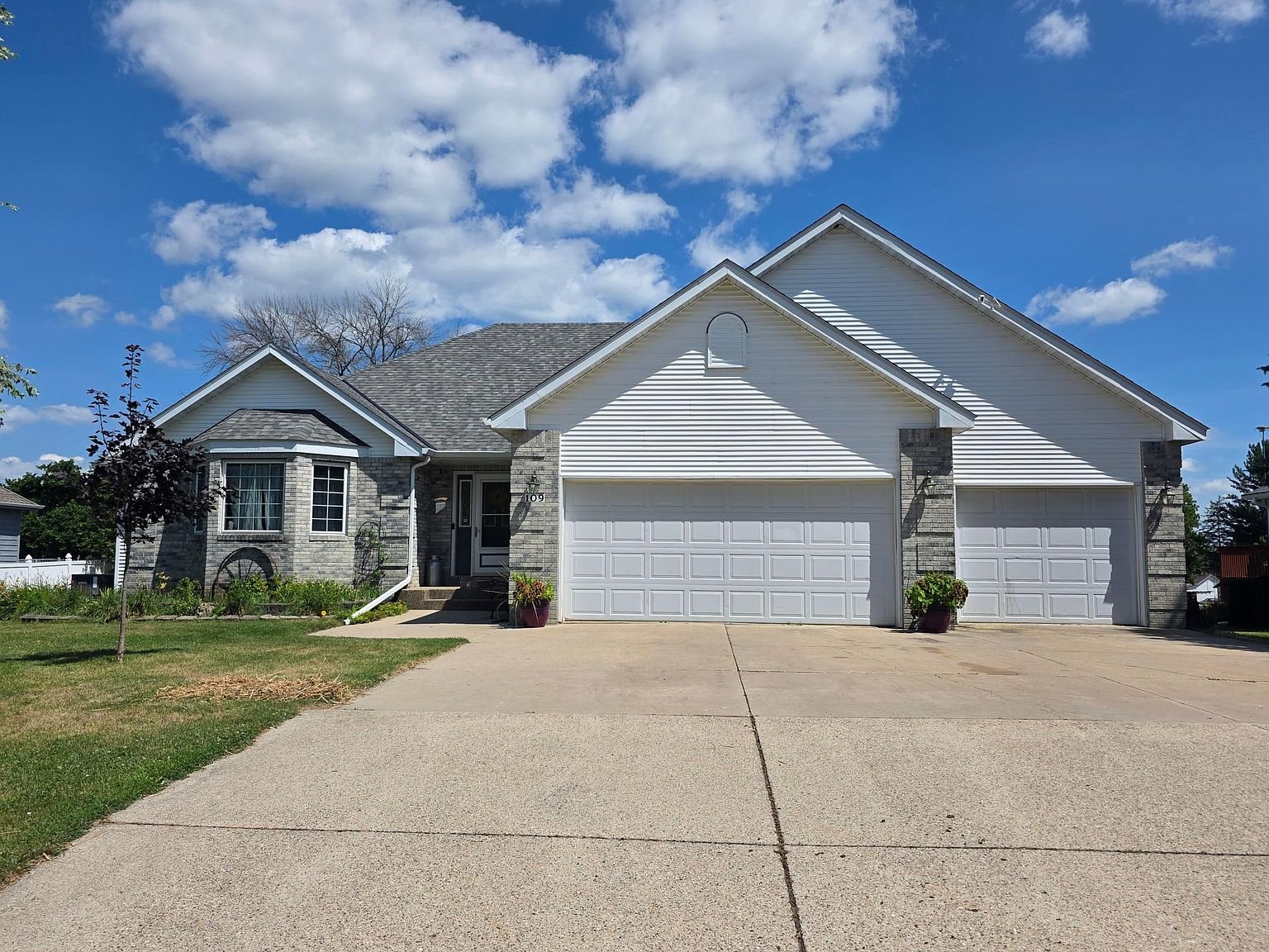 109 Anglewood Dr, Kenyon, MN 55946, photo 2