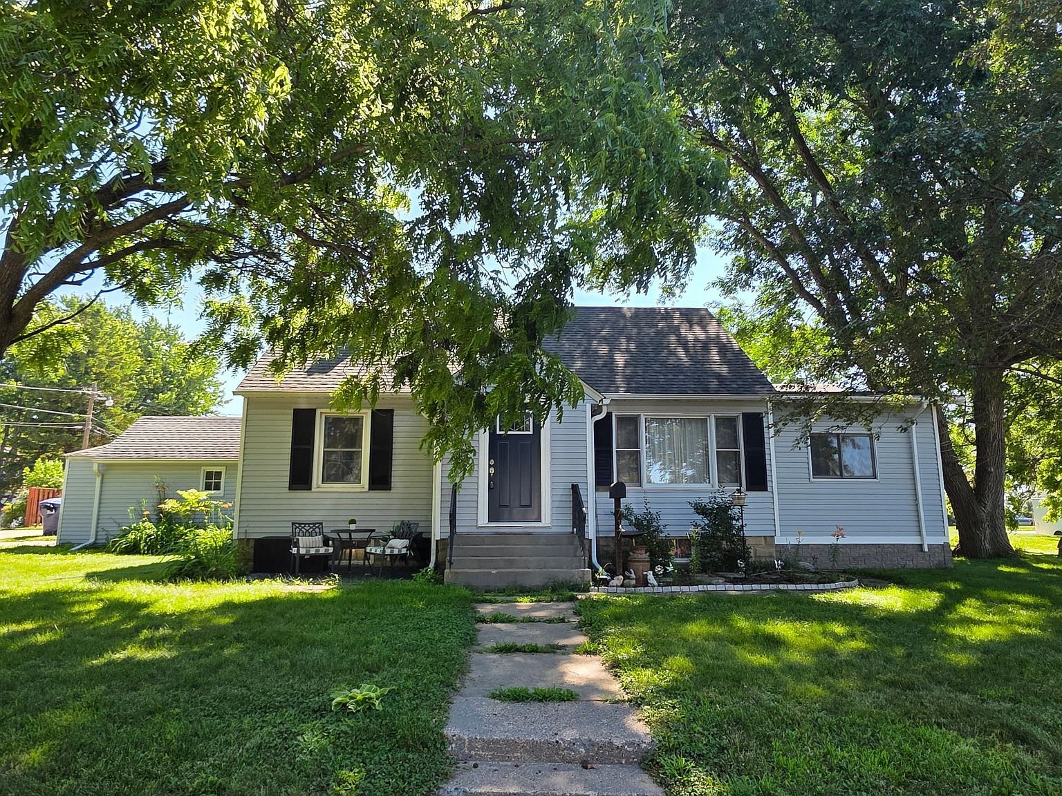 717 Forest St, Kenyon, MN 55946, photo 2